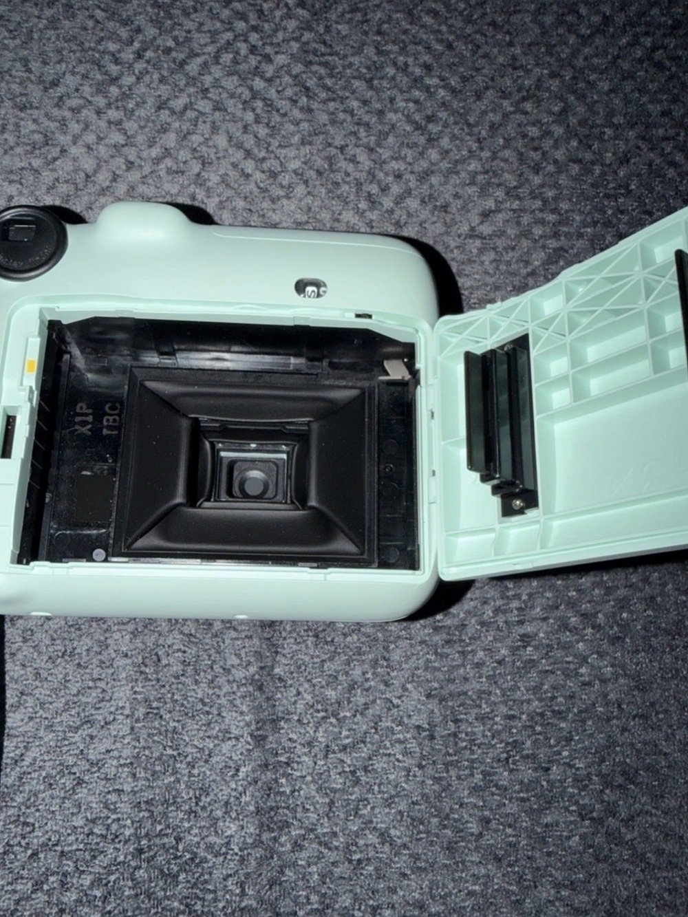 Instant Camera in Image - Picture 3 of 5